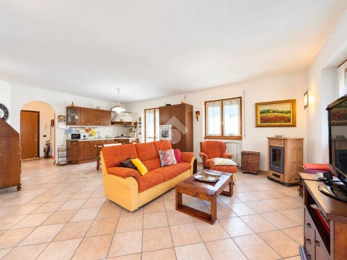 Appartamento quadrilocale in vendita in Via Lungo Adda Ortigara, Tirano