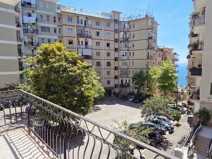 Appartamento con 5 locali in vendita in Via Ugo Ricci, Vomero, Napoli