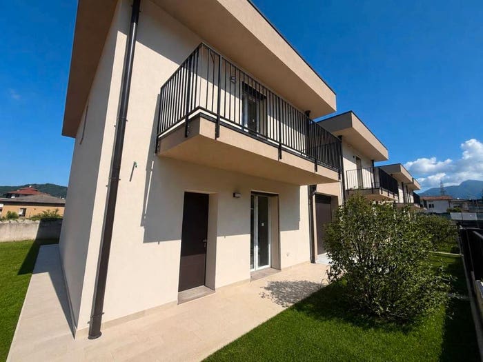 Casa quadrilocale in vendita in via Vittorio Emanuele II, Capriolo