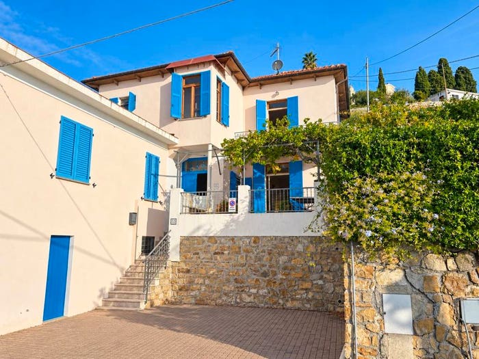 Casa con 5 locali in vendita in Via Duca d'Aosta, La Brezza Tre Ponti, Sanremo