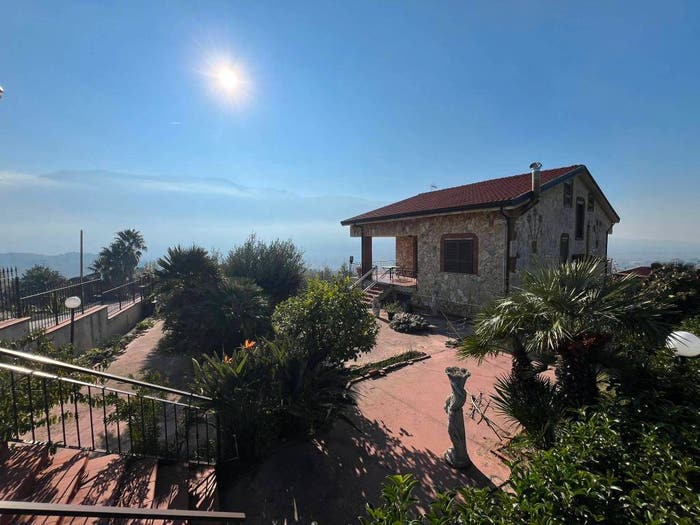 Casa con 6 locali in vendita in Castelvenere
