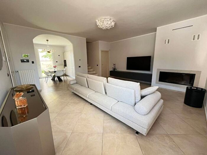 Casa con 5 locali in vendita in Via del Popolo, Santa Lucia La Borra, Pontedera