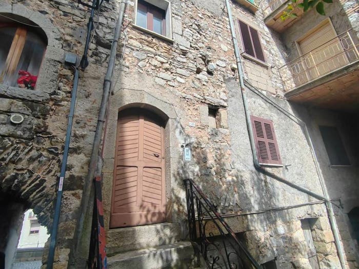 Appartamento trilocale in vendita in Via Borgo, Vallecorsa