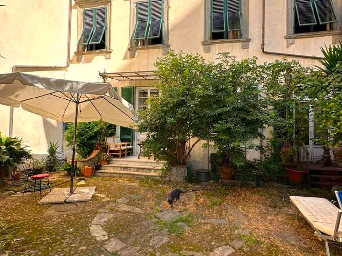 Appartamento con 6 locali in vendita in Piazza Anfiteatro Torre Guinigi, Lucca