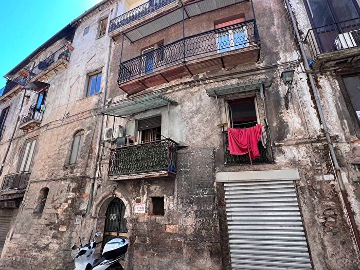 Appartamento trilocale in vendita in Via G Marini Serra, Centro Storico, Cosenza