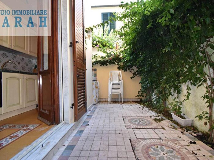 Casa con 6 locali in vendita in Via Verdi, Centro, Viareggio