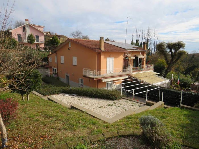 Casa con 6 locali in vendita in Via Caprarola, Ronciglione