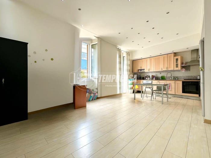 Appartamento con 5 locali in vendita in Via Merano, Sestri Ponente, Genova