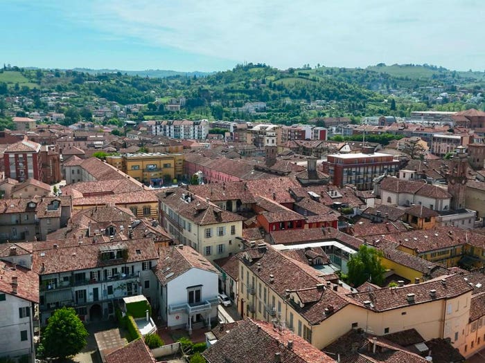 Casa con 6 locali in vendita in Piazza Risorgimento, Centro, Alba