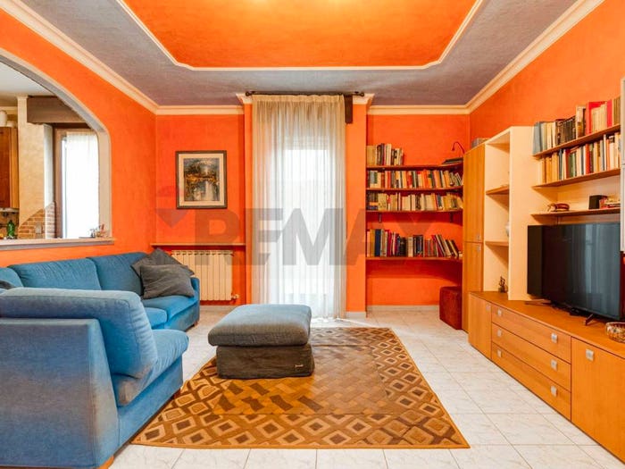 Appartamento trilocale in vendita in Via Montello, Ronchi, Gallarate