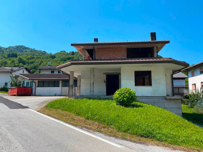 Casa con 6 locali in vendita in Via Dante Alighieri, Cornei, Alpago