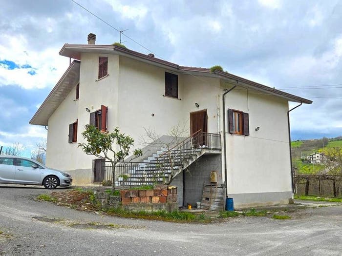 Casa quadrilocale in vendita in contrada Baiano, Castelfranci