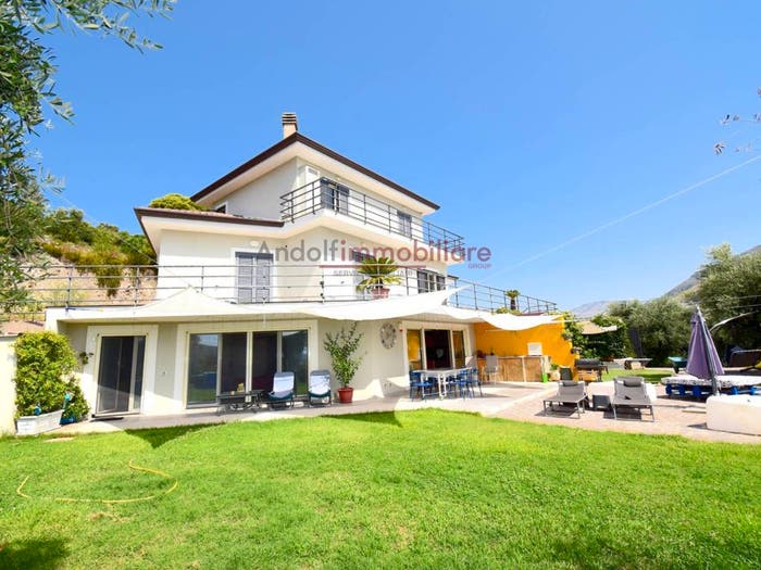 Casa con 6 locali in vendita in Itri
