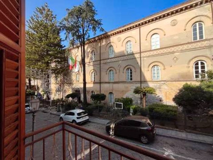 Casa con 6 locali in vendita in Via Roma, Collesano