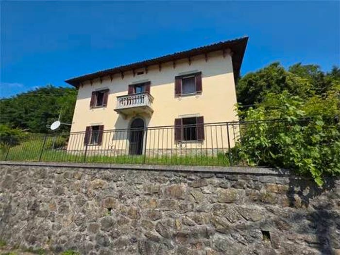 Casa con 6 locali in vendita in Via Canale No Number, Cerageto, Castiglione di Garfagnana