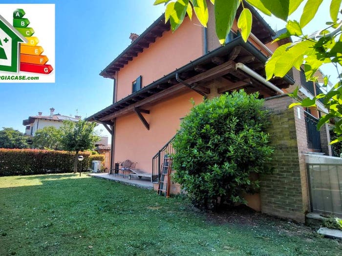 Casa quadrilocale in vendita in Via Privata dei Ciliegi, Abbiategrasso