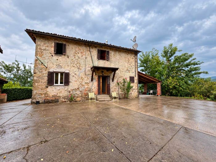 Casa con 6 locali in vendita in Barga