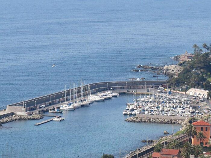 Casa con 6 locali in vendita in Centro Storico Sant'Ampelio, Bordighera
