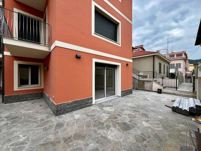 Appartamento trilocale in vendita in Via delle Mimose, Laigueglia