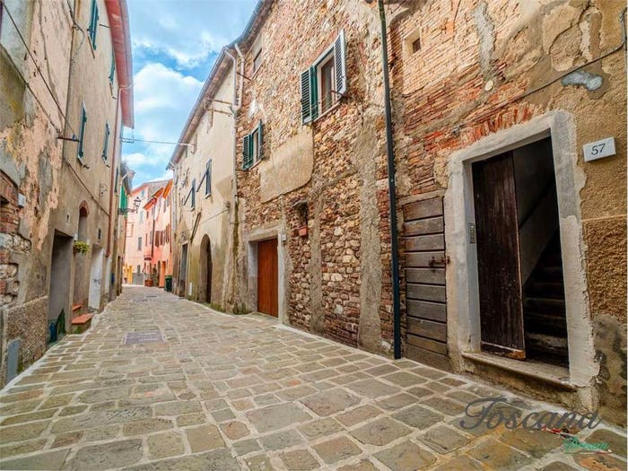 Appartamento quadrilocale in vendita in via fucini, Centro, Monterotondo Marittimo