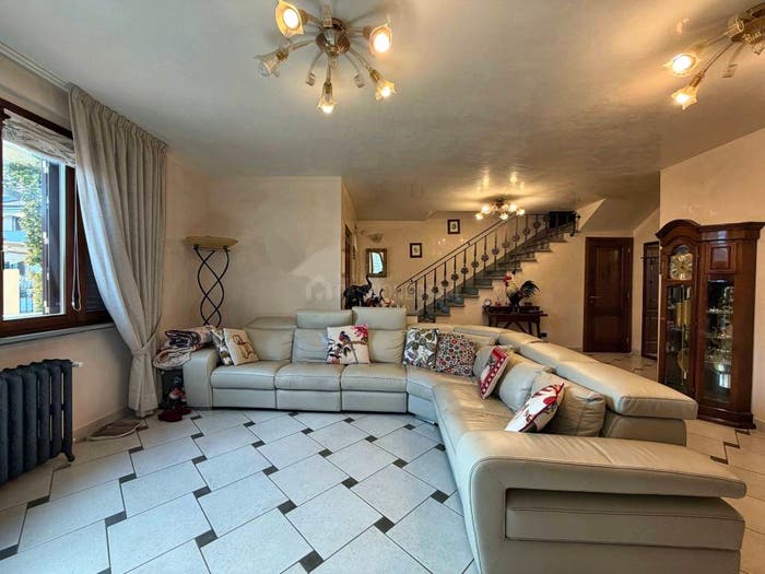 Casa con 6 locali in vendita in Via Lombarda, Centro, Poggio a Caiano