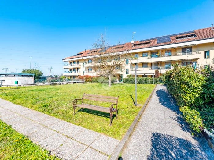Appartamento trilocale in vendita in Via Don Enrico Cantù, Centro, Arese