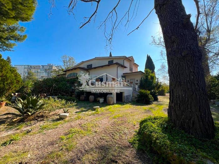 Casa con 6 locali in vendita in Via Benedetto Croce, Castel del Monte, Andria