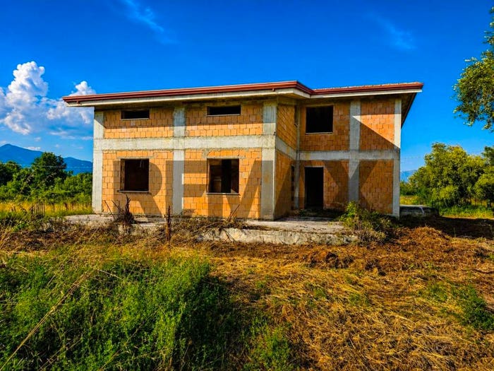 Casa con 6 locali in vendita in Marzano Appio