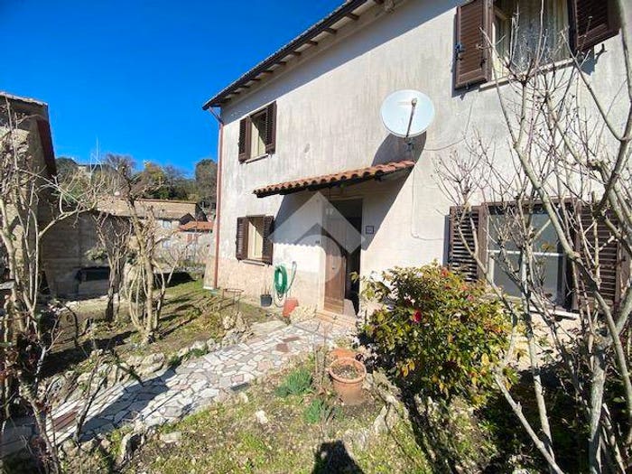 Casa quadrilocale in vendita in Via Del Carpine, Centro, Montefiascone