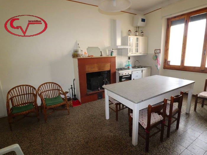 Appartamento con 5 locali in vendita in Via Dante Alighieri, Ambra, Bucine