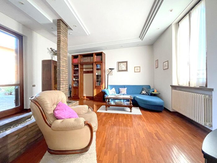 Appartamento con 8 locali in vendita in Via Ravegnana, Forli'