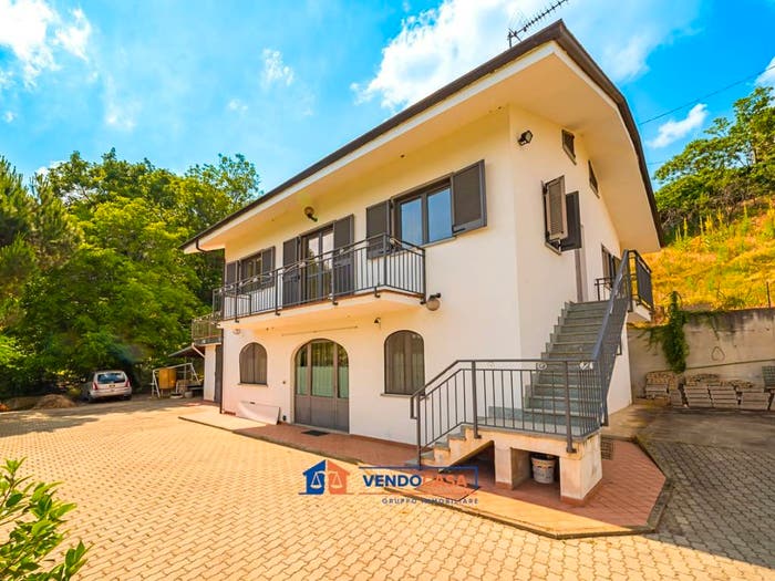 Casa con 6 locali in vendita in Strada Sant'Orso, Piasco