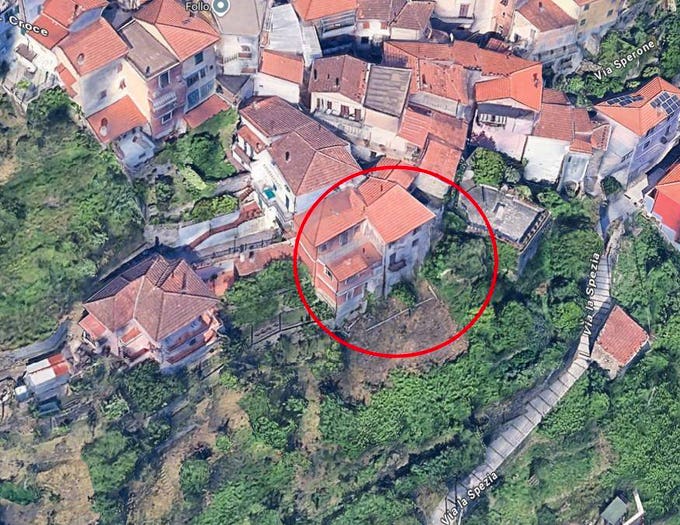 Appartamento trilocale in vendita in Frazione Carnea Via Pizzarra, Carnea, Follo