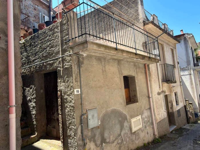 Casa trilocale in vendita in Via Palazzo, Gualtieri Sicaminò