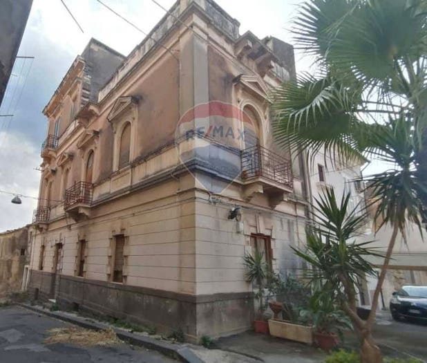 Casa con 6 locali in vendita in via progresso, Lentini