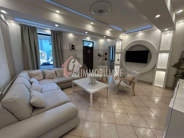 Casa con 6 locali in vendita in via roma, Centro, Scandolara Ravara