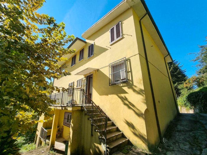 Casa con 6 locali in vendita in Camaiore Paese, Camaiore