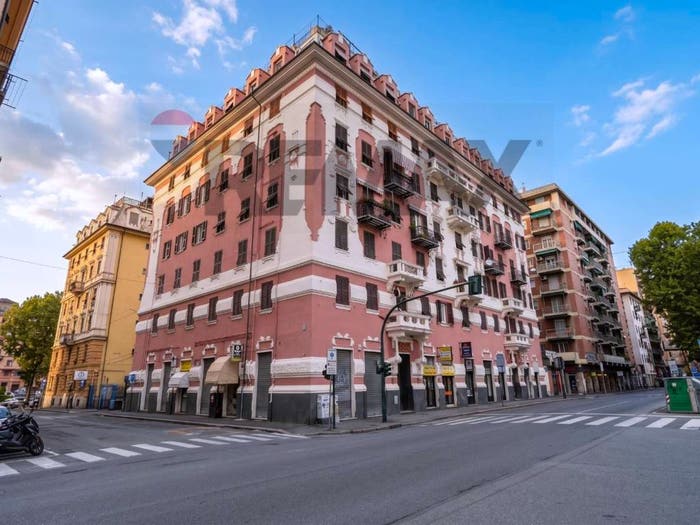 Appartamento trilocale in vendita in Corso Sardegna, Marassi, Genova