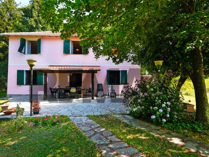 Casa con 6 locali in vendita in Via Andrea Gallino, Mignanego
