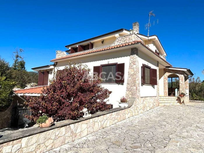 Casa con 6 locali in vendita in Via Giuseppe Garibaldi, Centro, Lariano