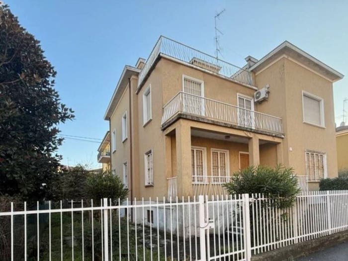 Casa con 6 locali in vendita in Via Enrico Fermi, Centro, Fidenza