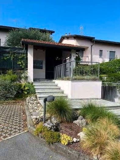 Appartamento con 6 locali in vendita in Via Guglielmo Marconi, Centro, Costa Masnaga