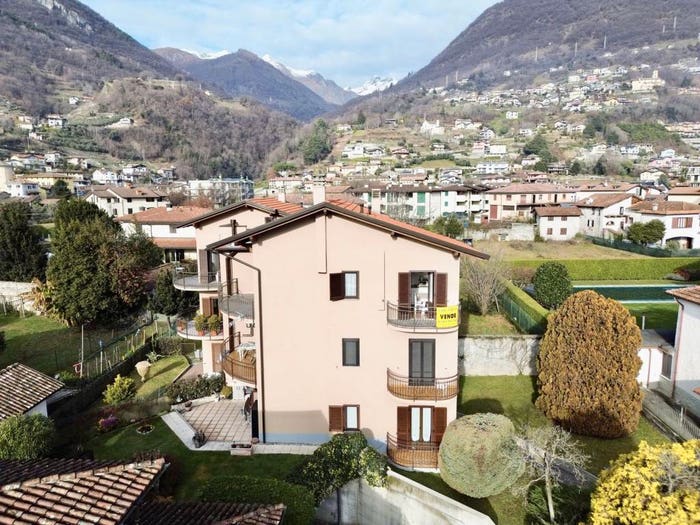 Appartamento con 6 locali in vendita in Via Case Sparse, Centro, Domaso