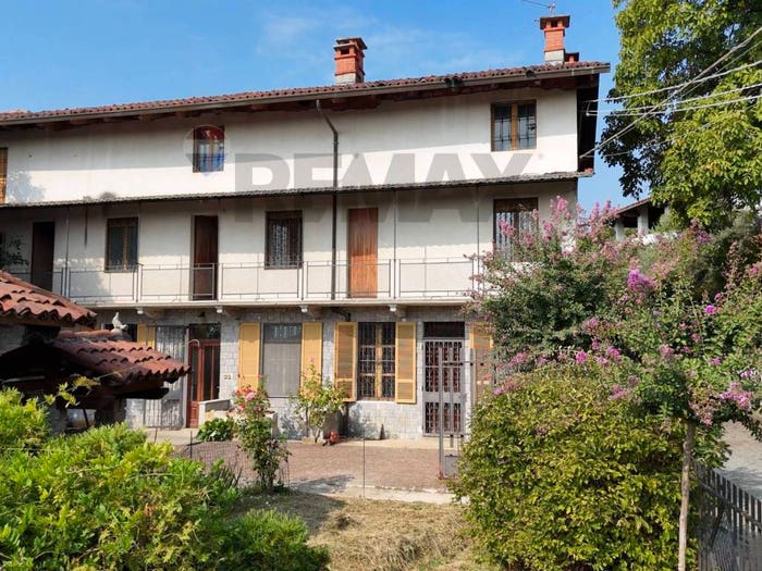 Casa con 6 locali in vendita in Via Dante Alighieri, Roasio
