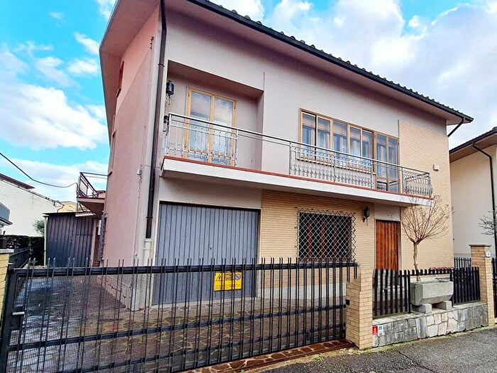Casa con 6 locali in vendita in Centro, Monsummano Terme