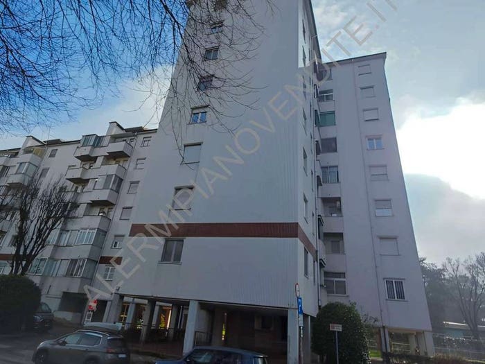 Appartamento quadrilocale in vendita in Via Viterbo, Bisceglie, Milano