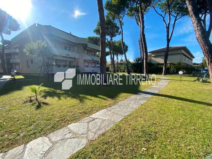 Appartamento trilocale in vendita in Via Serchio, Marina di Massa Centro, Massa