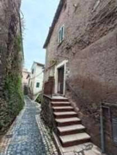 Appartamento trilocale in vendita in Via M Corvisieri, Centro, Castel Madama