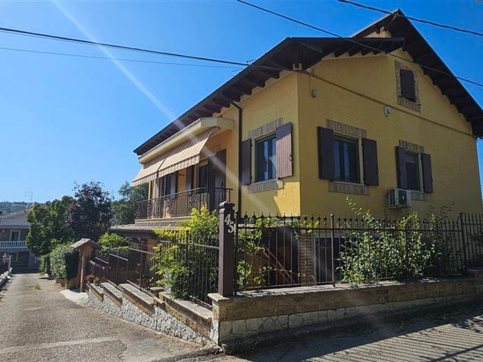 Casa con 6 locali in vendita in Contrada Santa Liberata, Centro, Lanciano