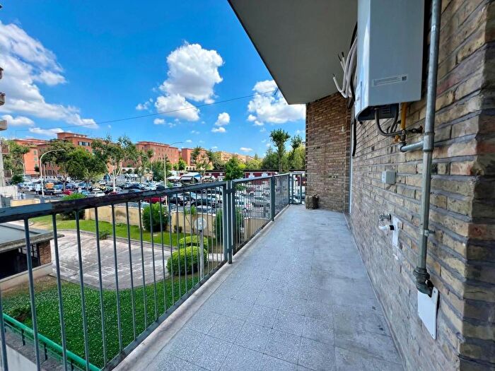 Appartamento trilocale in vendita in Via Rosa Guarnieri Carducci, Garbatella, Roma